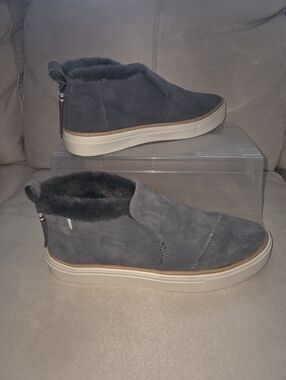 Ladies's Tom's Gray Suede Fur-Lined Slip-On Sneakers